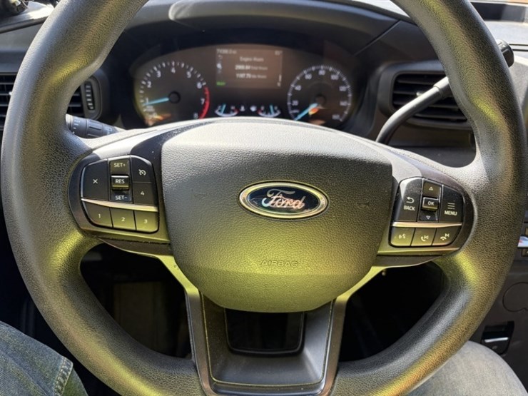 2020-ford-explorer-image-31
