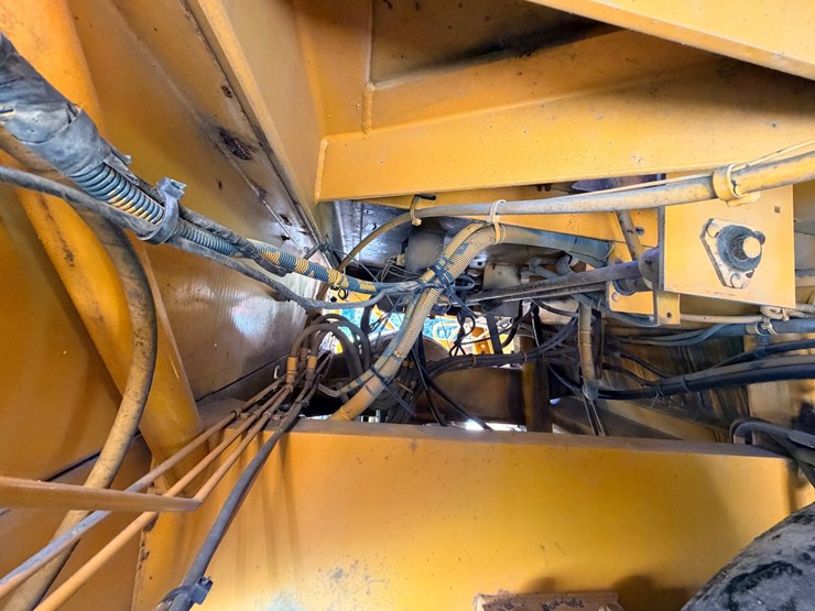 2000-john-deere-6-image-45