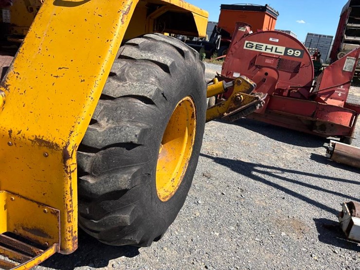 john-deere-310-image-26