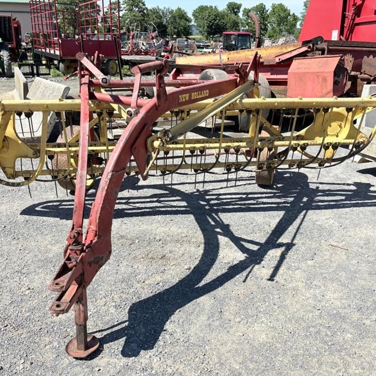 NEW HOLLAND 256
