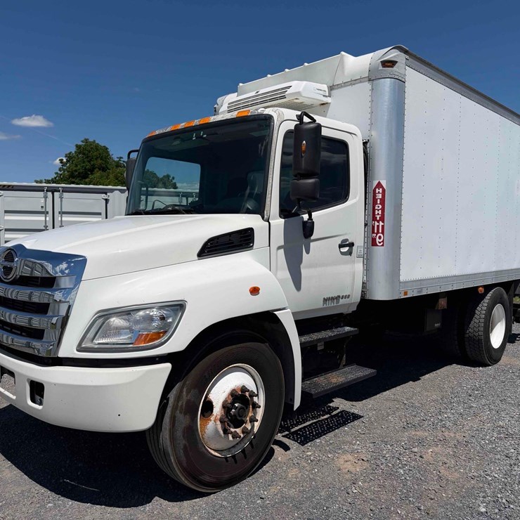 2012 HINO 268