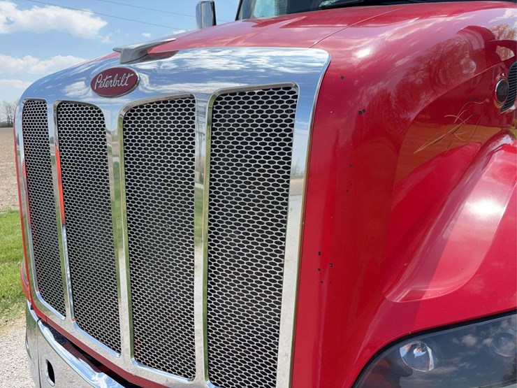 peterbilt-579-image-108