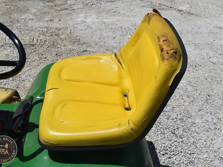 john-deere-210-image-17