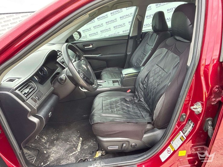 2016-toyota-camry-hybrid-sedan-image-12