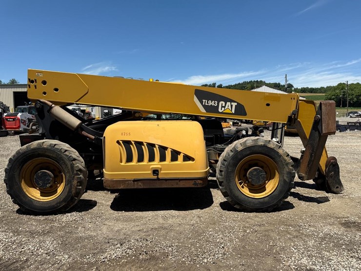 caterpillar-tl943-image-5
