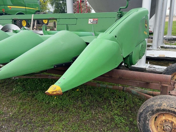 2011-john-deere-608-image-3