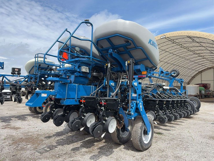 kinze-24-center-fill-planter,-30''-image-17