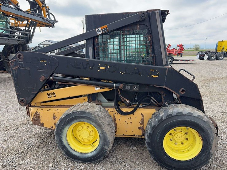 new-holland-lx865-image-4