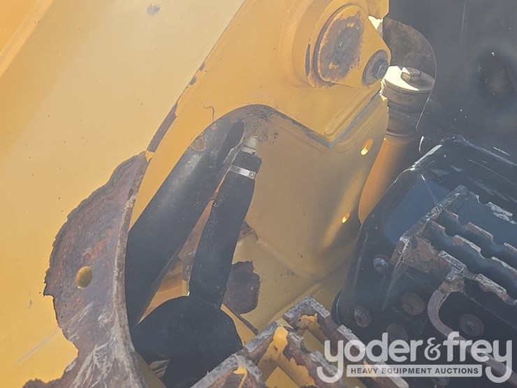 2017-caterpillar-262d-image-19
