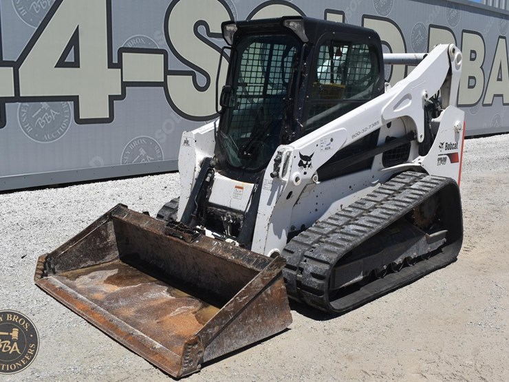2022-bobcat-t740-image-1