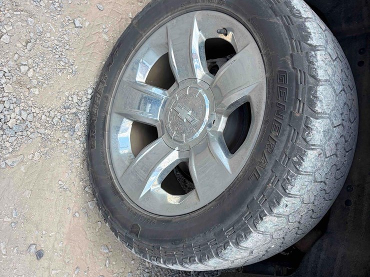 2019-chevrolet-suburban-image-9