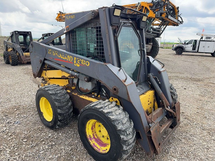 new-holland-ls180-image-3