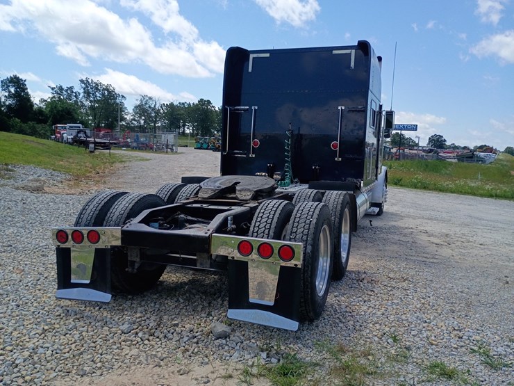 2005-peterbilt-379-image-8