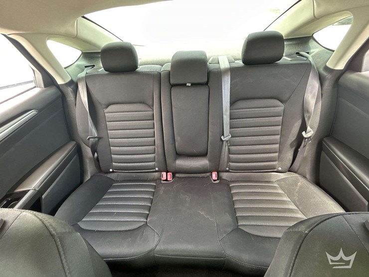 2014-ford-fusion-sedan-image-22