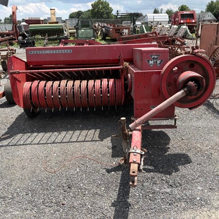 MASSEY-FERGUSON 12