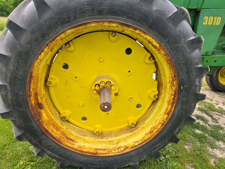 john-deere-3010-image-24