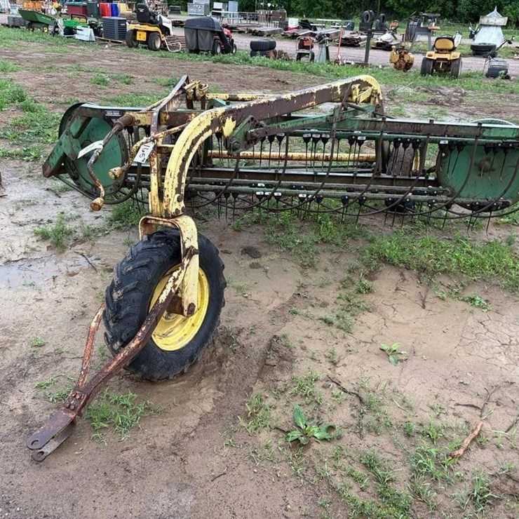 JOHN DEERE 640