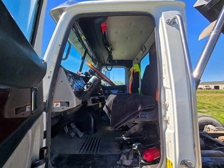 2018-western-star-4700-image-93