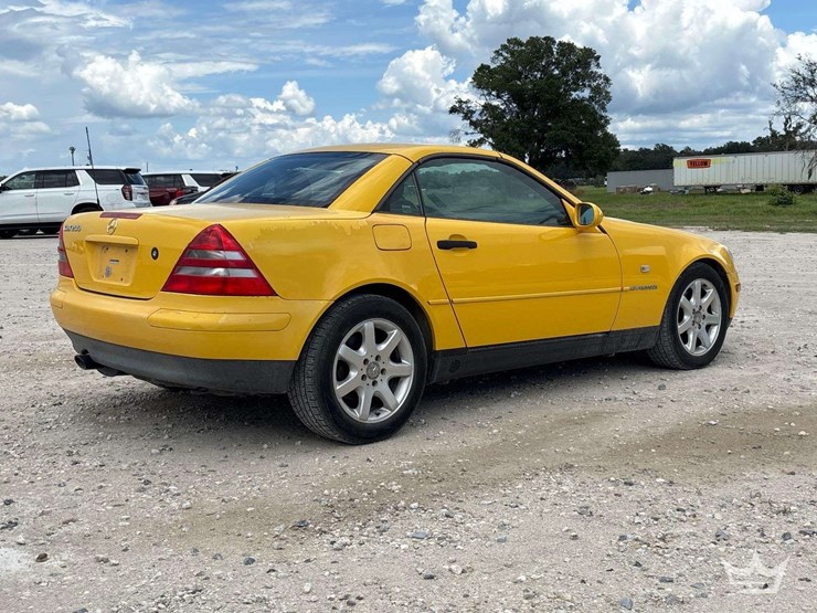 2000-mercedes-benz-slk230-coupe-image-3