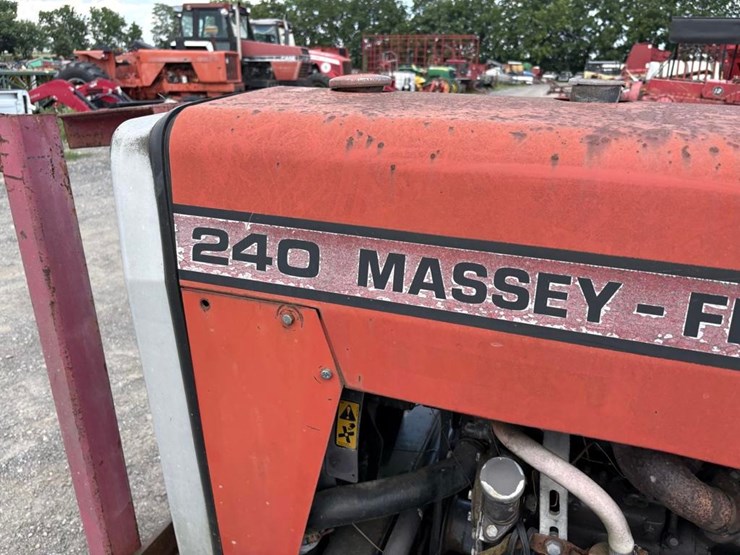 massey-ferguson-240-image-27