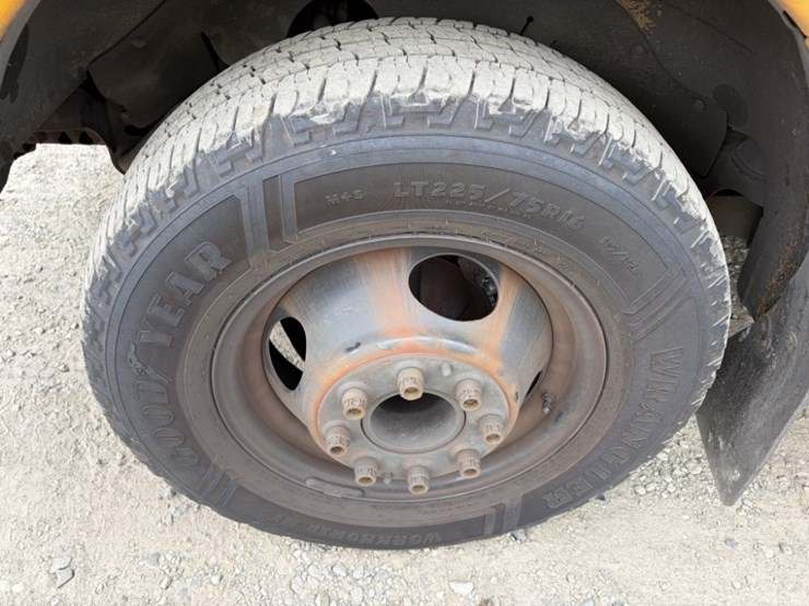 2002-chevrolet-express-3500-image-14