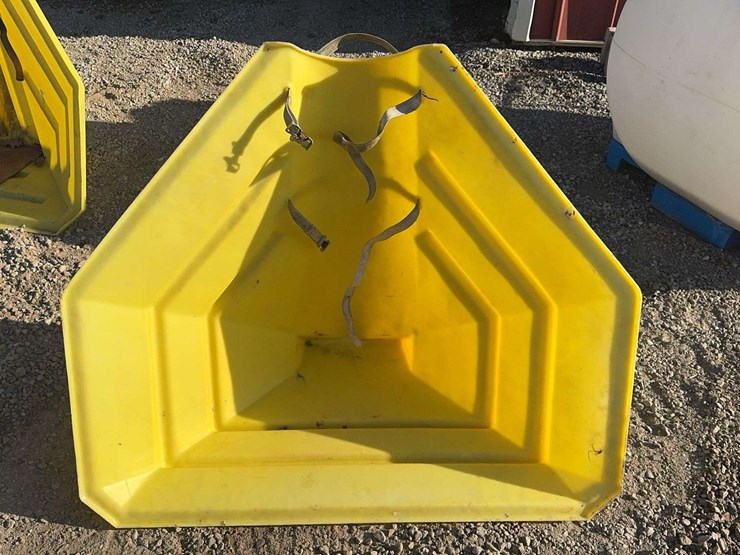 poly-auger-hopper---4’-wide-image-1