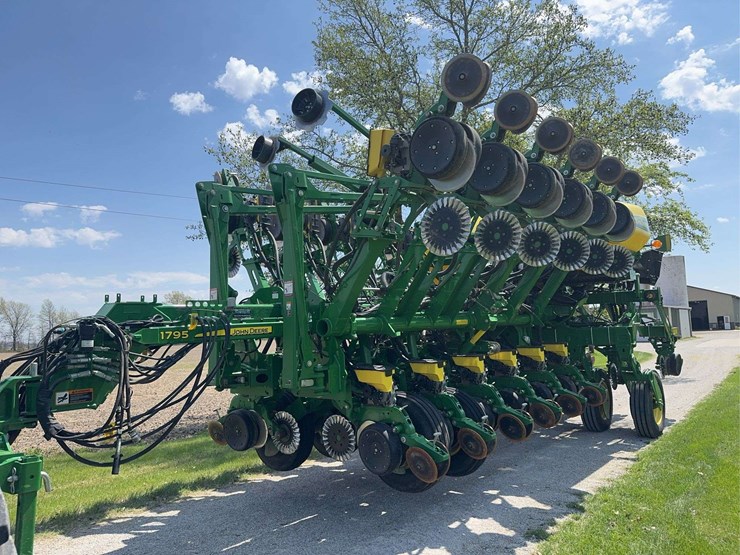 2019-john-deere-1795-image-1