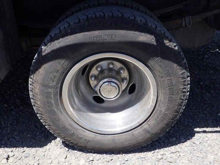 2004-chevrolet-3500-image-9
