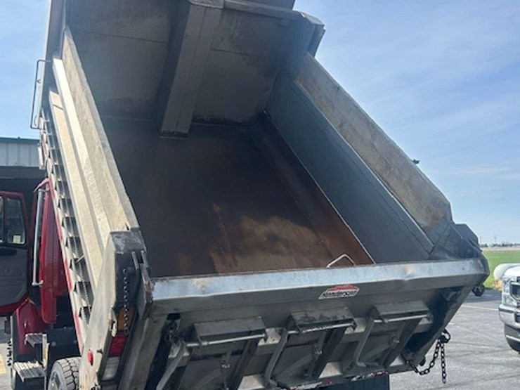 2002-freightliner-fl80-image-44