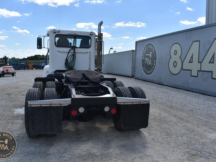 2013-peterbilt-367-image-9