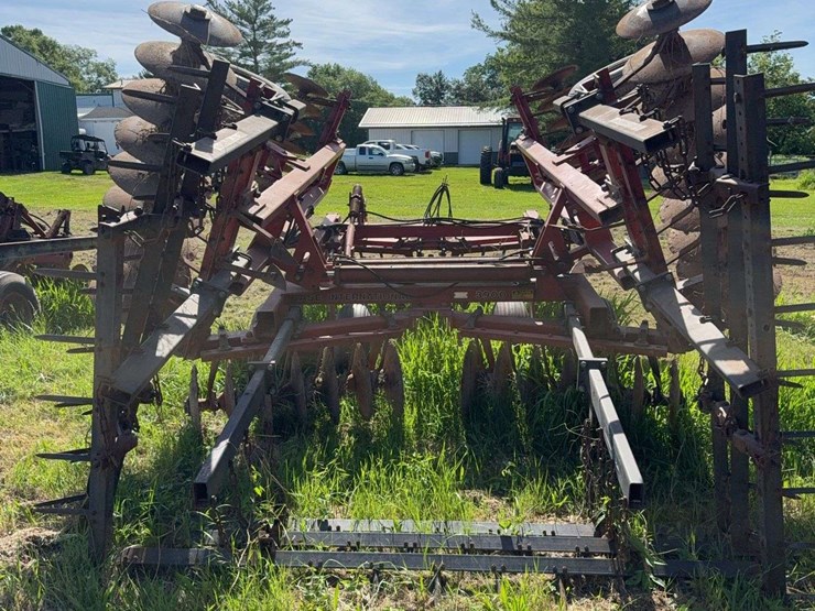 case-3900-18ft-disk,-3-bar-harrow,-17-1/2''-front-blades,-7-1/2''-spacing-image-8