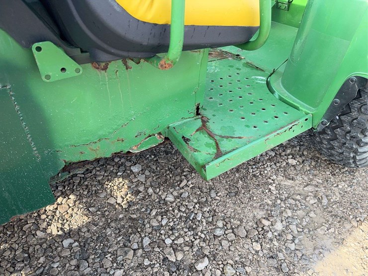 john-deere-gator-image-12