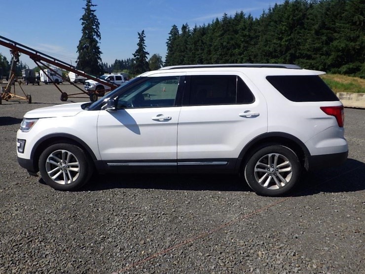 2016-ford-explorer-image-8