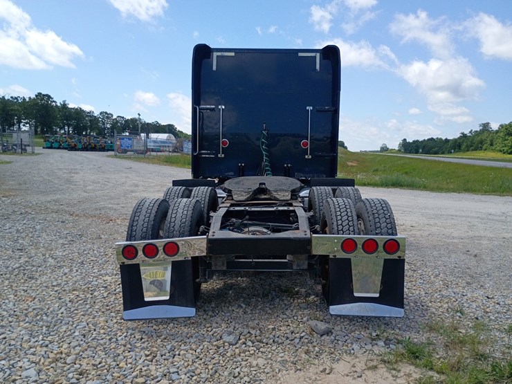 2005-peterbilt-379-image-7
