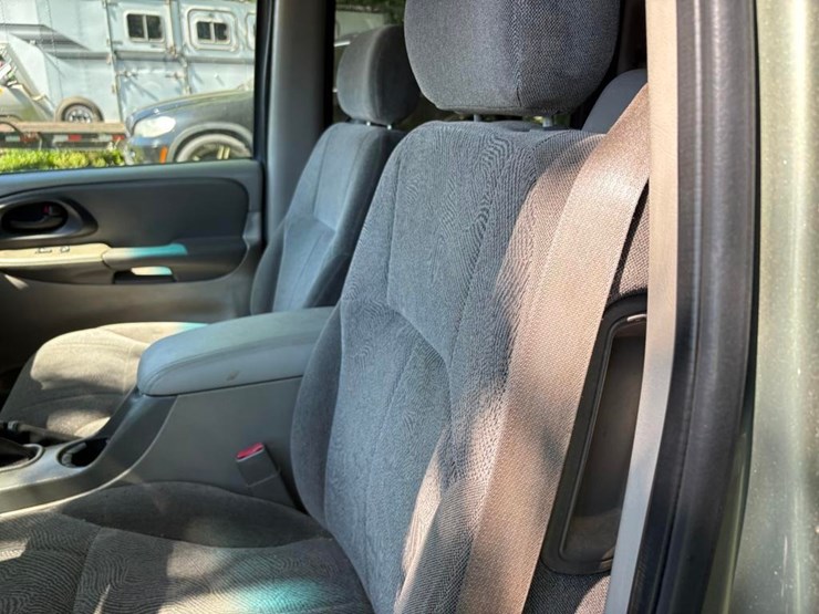2004-chevrolet-blazer-image-25