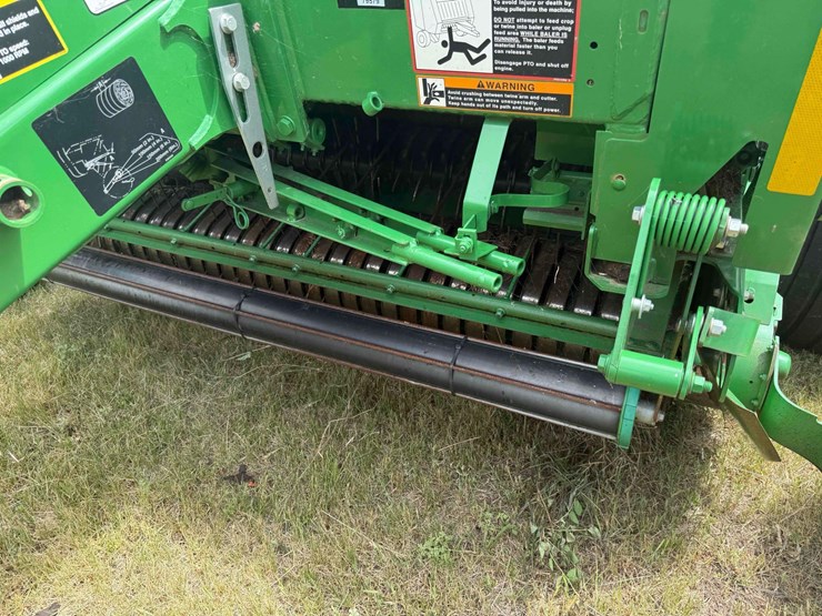 2020-john-deere-560m-image-8