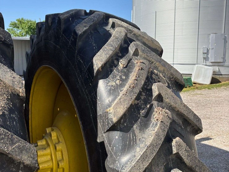 2012-john-deere-7230r-image-24