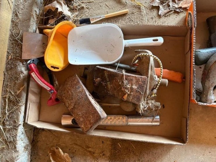 hammers,-vice-grips,-&-other-image-3