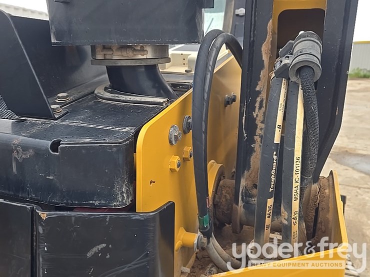 2023-caterpillar-259d3-image-28