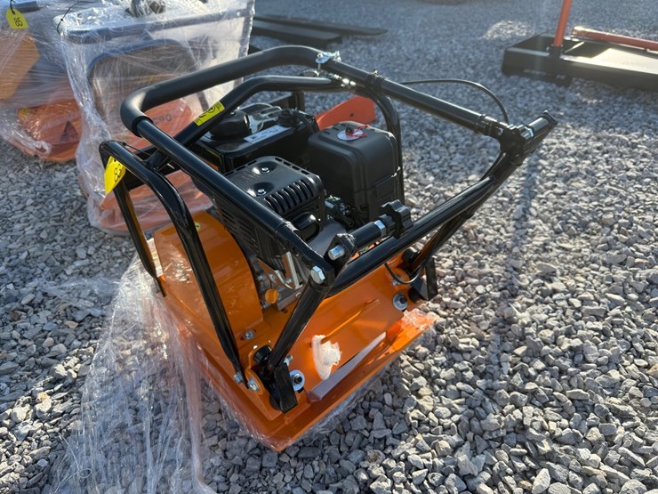 #85-•-pabreak-gas-powered-plate-compactor-image-2