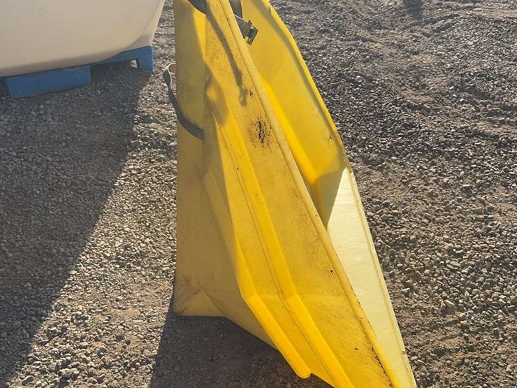 poly-auger-hopper---4’-wide-image-3