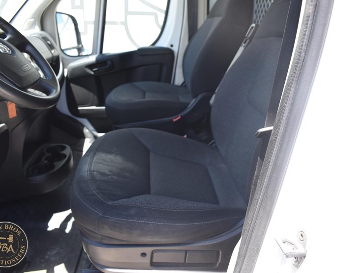 2014-ram-promaster-1500-image-40
