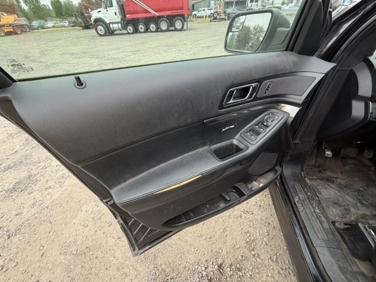 2017-ford-explorer-image-26
