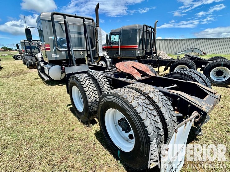 (x)-(9-95)-2006-mack-cxn613-t/a-truck-tractor-w/-s...-image-4