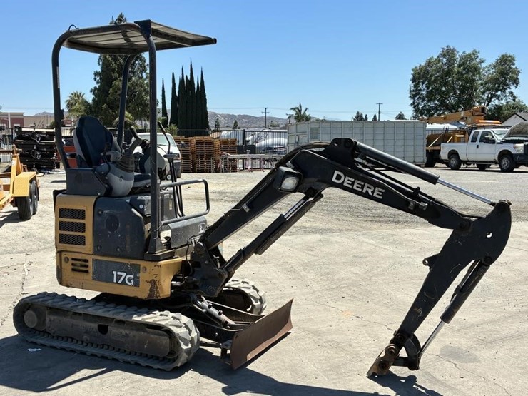 2016-deere-17g-image-2