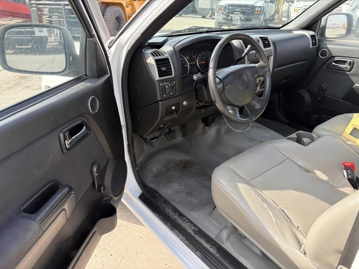 2011-chevrolet-colorado-image-12