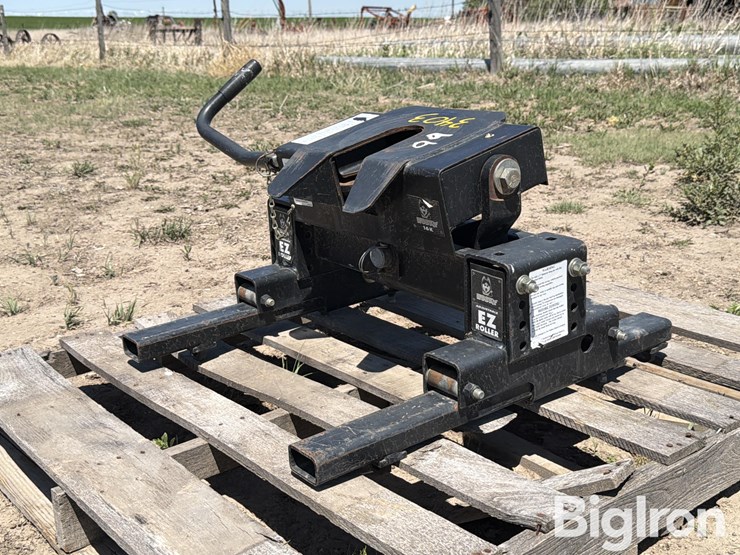 husky-adjustable-ez-roller-5th-wheel-hitch-image-1