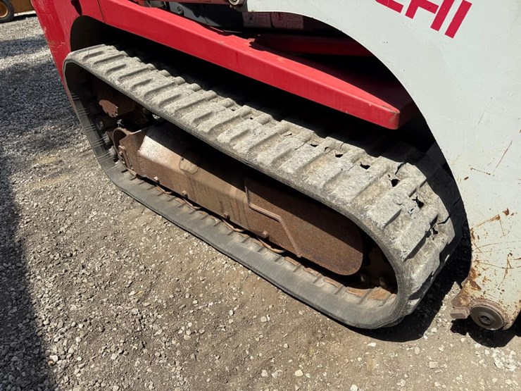 takeuchi-tl240-image-12