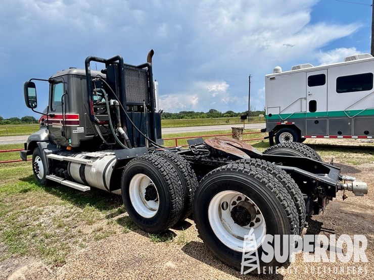 (x)-(9-49)-2008-mack-cxu613-t/a-day-cab-wet-kit-tr...-image-3