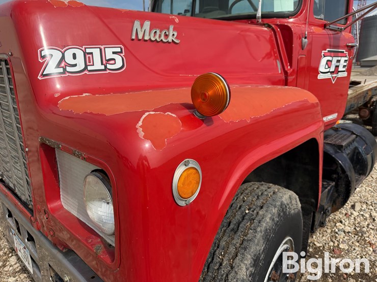 1984-mack-r686st-image-11